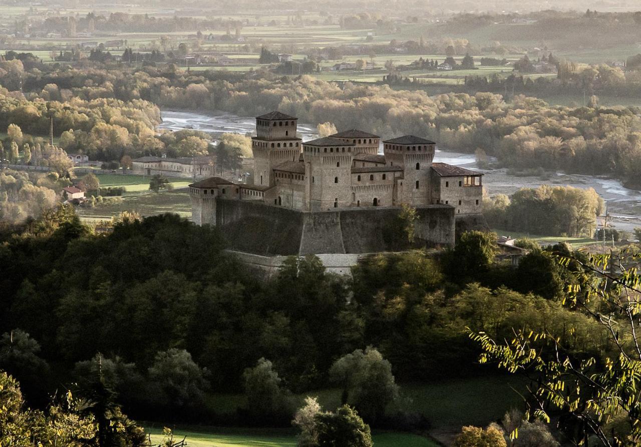 La Locanda Del Borgo Torrechiara Екстер'єр фото