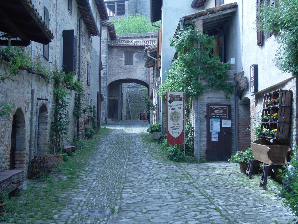 La Locanda Del Borgo Torrechiara Екстер'єр фото